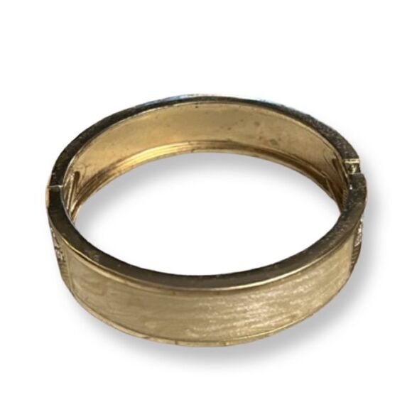 Vintage Gold Tone Beige Enamel Hinged Bangle - Picture 4 of 4